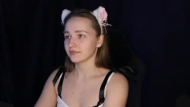 Snapshot of Keily8 chatting on 10/24/25, 07:54 Keily8 online show from 10/24/25, 07:54