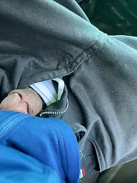 Snapshot of henrique61 chatting on 10/06/25, 01:30 henrique61 online show from 10/06/25, 01:30