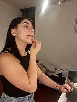 Snapshot of Zafira_ chatting on 11/15/25, 11:29 Zafira online show from 11/15/25, 11:29