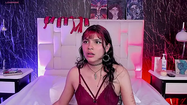 Raven Rox online show from 10/16/25, 04:13