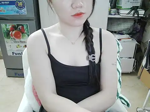 Snapshot of Ara4865 chatting on 10/26/25, 11:05 Ara4865 online show from 10/26/25, 11:05
