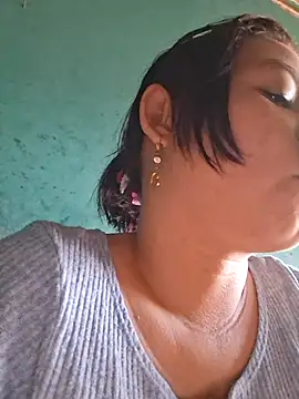 Snapshot of hot-mom22 chatting on 09/28/25, 11:04 hot-mom22 online show from 09/28/25, 11:04