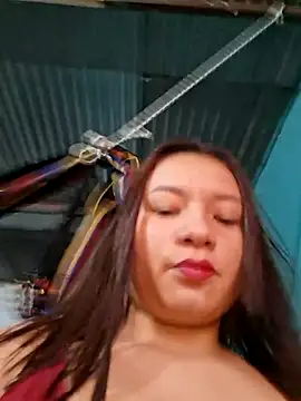 Snapshot of hot-mom22 chatting on 10/21/25, 10:38 hot-mom22 online show from 10/21/25, 10:38