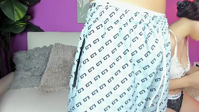 Snapshot of Tinygiirls chatting on 10/10/25, 12:15 Tinygiirls online show from 10/10/25, 12:15