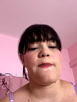 Snapshot of DannaGlamShow chatting on 10/16/25, 01:23 DannaGlamShow online show from 10/16/25, 01:23