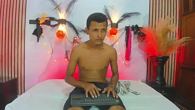 Snapshot of BrittaParkerr chatting on 10/20/25, 01:39 BrittaParkerr online show from 10/20/25, 01:39