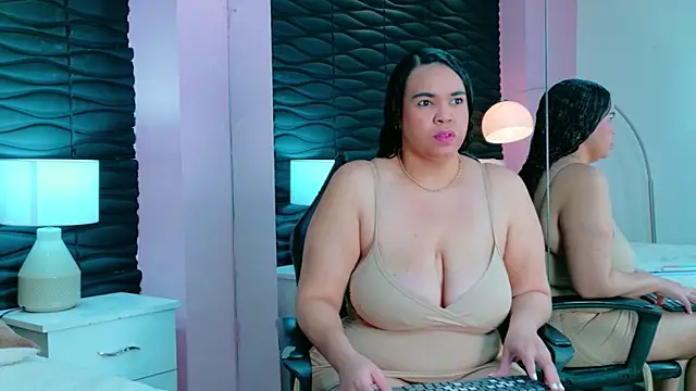 Snapshot of Valery_Nasty__ chatting on 11/01/25, 05:26 Valery Nasty online show from 11/01/25, 05:26