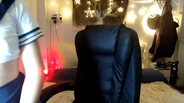 Snapshot of EllieYoon chatting on 10/04/25, 12:14 EllieYoon online show from 10/04/25, 12:14