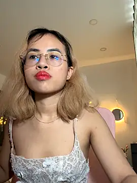 Snapshot of EllieYoon chatting on 11/27/25, 05:20 EllieYoon online show from 11/27/25, 05:20