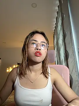 Snapshot of EllieYoon chatting on 11/30/25, 09:13 EllieYoon online show from 11/30/25, 09:13