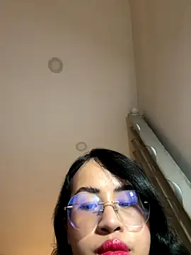 Snapshot of EllieYoon chatting on 12/04/25, 03:21 EllieYoon online show from 12/04/25, 03:21