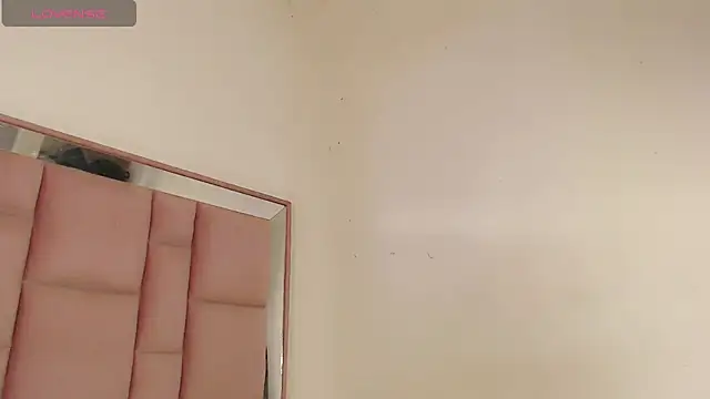 Snapshot of roxanawillts chatting on 11/23/25, 08:30 roxanawillts online show from 11/23/25, 08:30