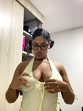 miiabrown18 online show from 10/29/25, 01:30