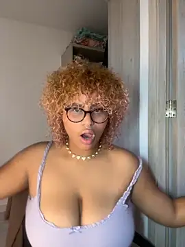 Snapshot of niki_wild18 chatting on 10/05/25, 09:45 niki wild18 online show from 10/05/25, 09:45