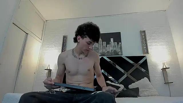 Snapshot of iammariano chatting on 10/20/25, 06:14 iammariano online show from 10/20/25, 06:14