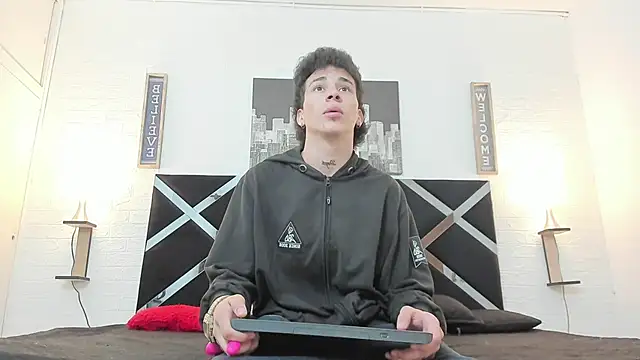 Snapshot of iammariano chatting on 11/03/25, 04:03 iammariano online show from 11/03/25, 04:03