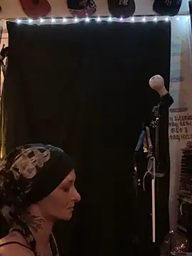 Snapshot of blondebarbiebae chatting on 10/02/25, 04:03 blondebarbiebae online show from 10/02/25, 04:03