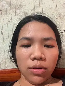 Snapshot of ___Hanna___ chatting on 10/30/25, 03:02    Hanna    online show from 10/30/25, 03:02