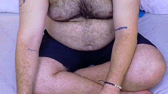 Snapshot of big_bearr chatting on 10/19/25, 03:34 big bearr online show from 10/19/25, 03:34