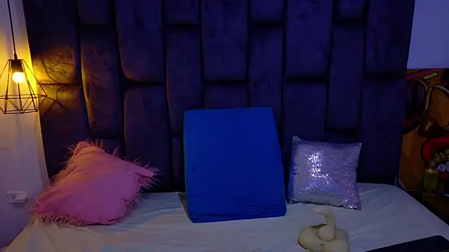 Snapshot of big_bearr chatting on 10/22/25, 10:20 big bearr online show from 10/22/25, 10:20