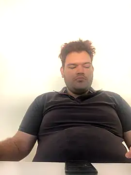 Snapshot of big_bearr chatting on 10/28/25, 01:36 big bearr online show from 10/28/25, 01:36