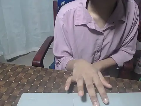 Snapshot of henakhan32 chatting on 10/07/25, 03:14 henakhan32 online show from 10/07/25, 03:14