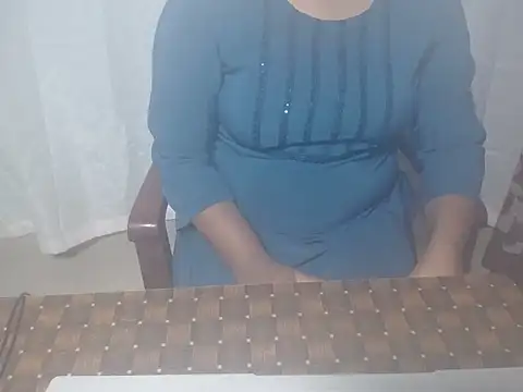 Snapshot of henakhan32 chatting on 10/10/25, 04:55 henakhan32 online show from 10/10/25, 04:55