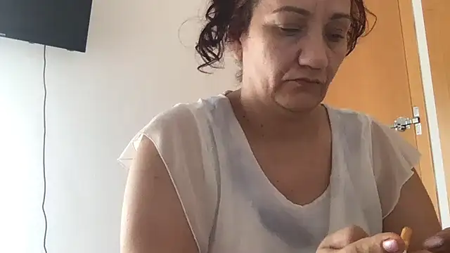 Snapshot of paula19800 chatting on 10/14/25, 10:05 paula19800 online show from 10/14/25, 10:05