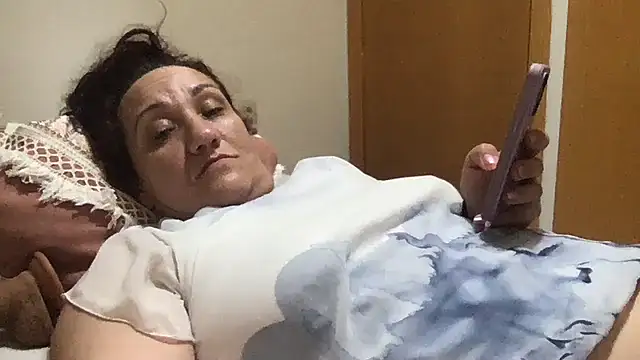 Snapshot of paula19800 chatting on 10/14/25, 10:10 paula19800 online show from 10/14/25, 10:10