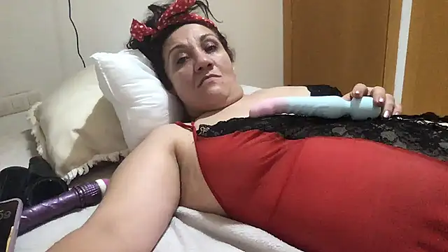 Snapshot of paula19800 chatting on 10/18/25, 10:10 paula19800 online show from 10/18/25, 10:10