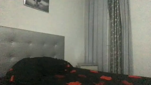 Snapshot of paula19800 chatting on 10/22/25, 09:42 paula19800 online show from 10/22/25, 09:42