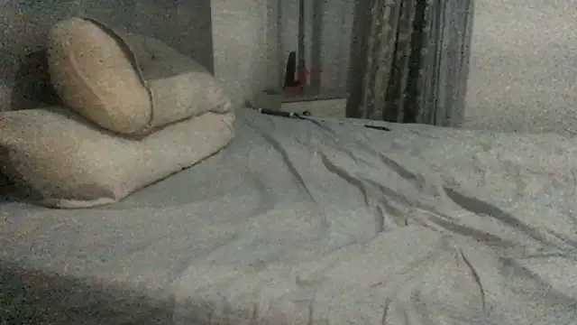 Snapshot of paula19800 chatting on 10/29/25, 09:16 paula19800 online show from 10/29/25, 09:16