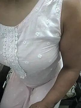 Fashion Queen online show from 09/23/25, 07:11