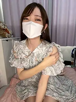 Snapshot of Moe_v_v chatting on 10/19/25, 02:01 Moe v v online show from 10/19/25, 02:01