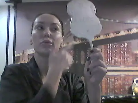 Snapshot of Selirine chatting on 10/17/25, 12:08 Selirine online show from 10/17/25, 12:08