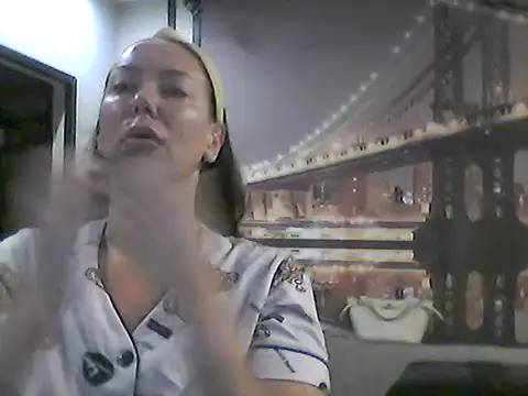 Snapshot of Selirine chatting on 10/20/25, 10:38 Selirine online show from 10/20/25, 10:38