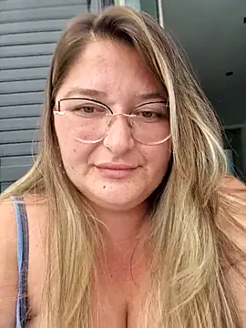 Snapshot of HornyBella88 chatting on 09/26/25, 07:45 HornyBella88 online show from 09/26/25, 07:45