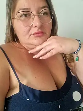 Snapshot of HornyBella88 chatting on 09/29/25, 09:25 HornyBella88 online show from 09/29/25, 09:25