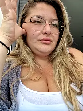 Snapshot of HornyBella88 chatting on 10/03/25, 09:39 HornyBella88 online show from 10/03/25, 09:39