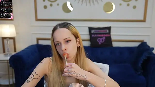 Snapshot of Luchi_Sun chatting on 10/15/25, 02:28 Luchi Sun online show from 10/15/25, 02:28