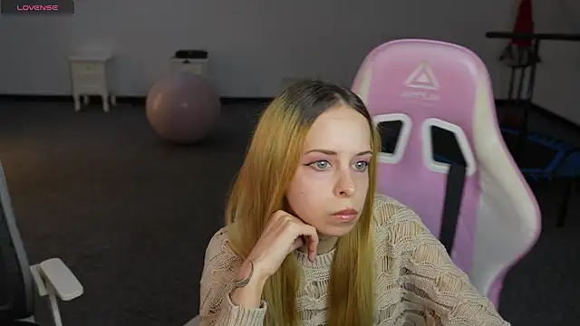 Snapshot of Luchi_Sun chatting on 10/25/25, 10:12 Luchi Sun online show from 10/25/25, 10:12