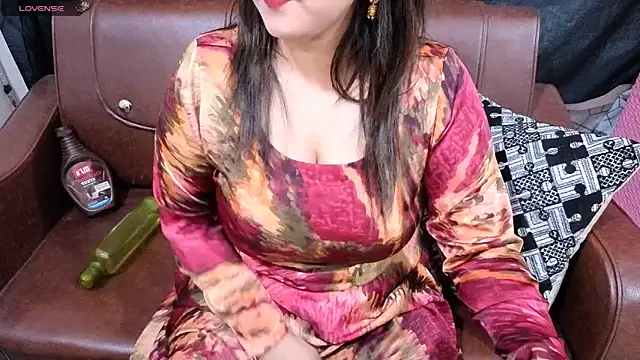 Snapshot of Sanvi-Queen chatting on 12/01/25, 09:14 Sanvi-Queen online show from 12/01/25, 09:14