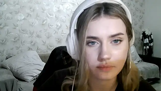 Snapshot of JerrieLoosle chatting on 10/10/25, 04:28 JerrieLoosle online show from 10/10/25, 04:28