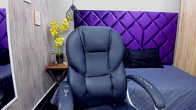 Snapshot of ChloeCampbell03 chatting on 09/26/25, 01:04 ChloeCampbell03 online show from 09/26/25, 01:04