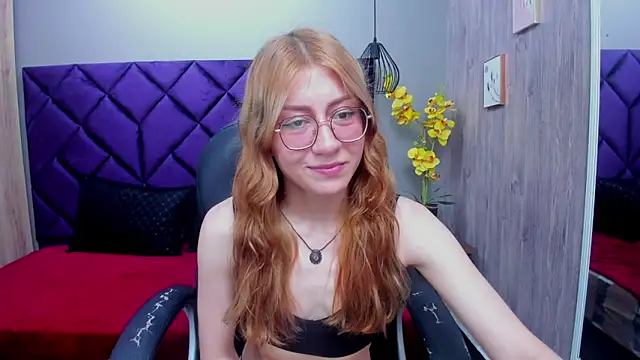 Snapshot of ChloeCampbell03 chatting on 10/07/25, 12:57 ChloeCampbell03 online show from 10/07/25, 12:57