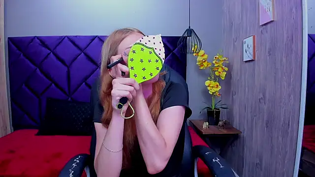 Snapshot of ChloeCampbell03 chatting on 10/09/25, 12:36 ChloeCampbell03 online show from 10/09/25, 12:36