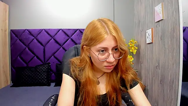 Snapshot of ChloeCampbell03 chatting on 10/17/25, 12:52 ChloeCampbell03 online show from 10/17/25, 12:52