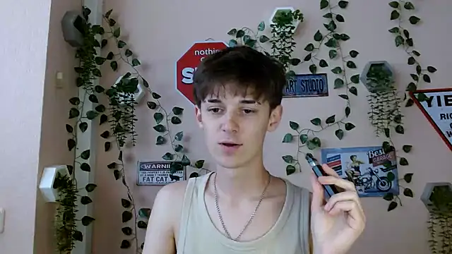 Hoot Dude  online show from 10/05/25, 01:20