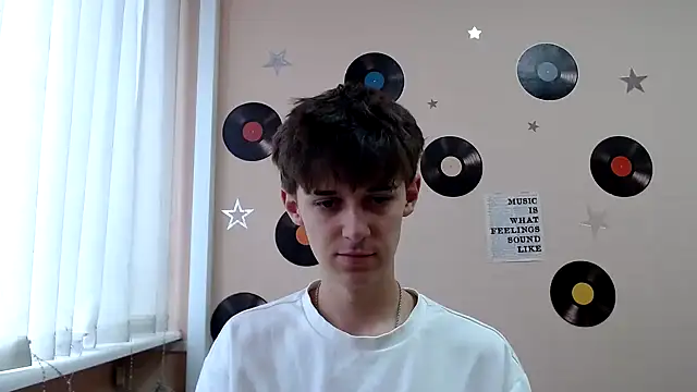 Hoot Dude  online show from 10/07/25, 01:30