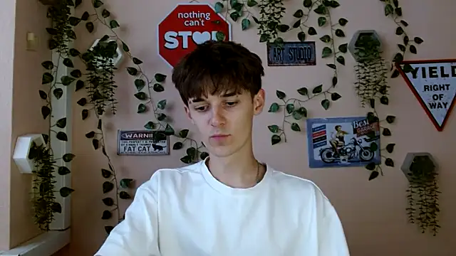 Hoot Dude  online show from 10/08/25, 01:20